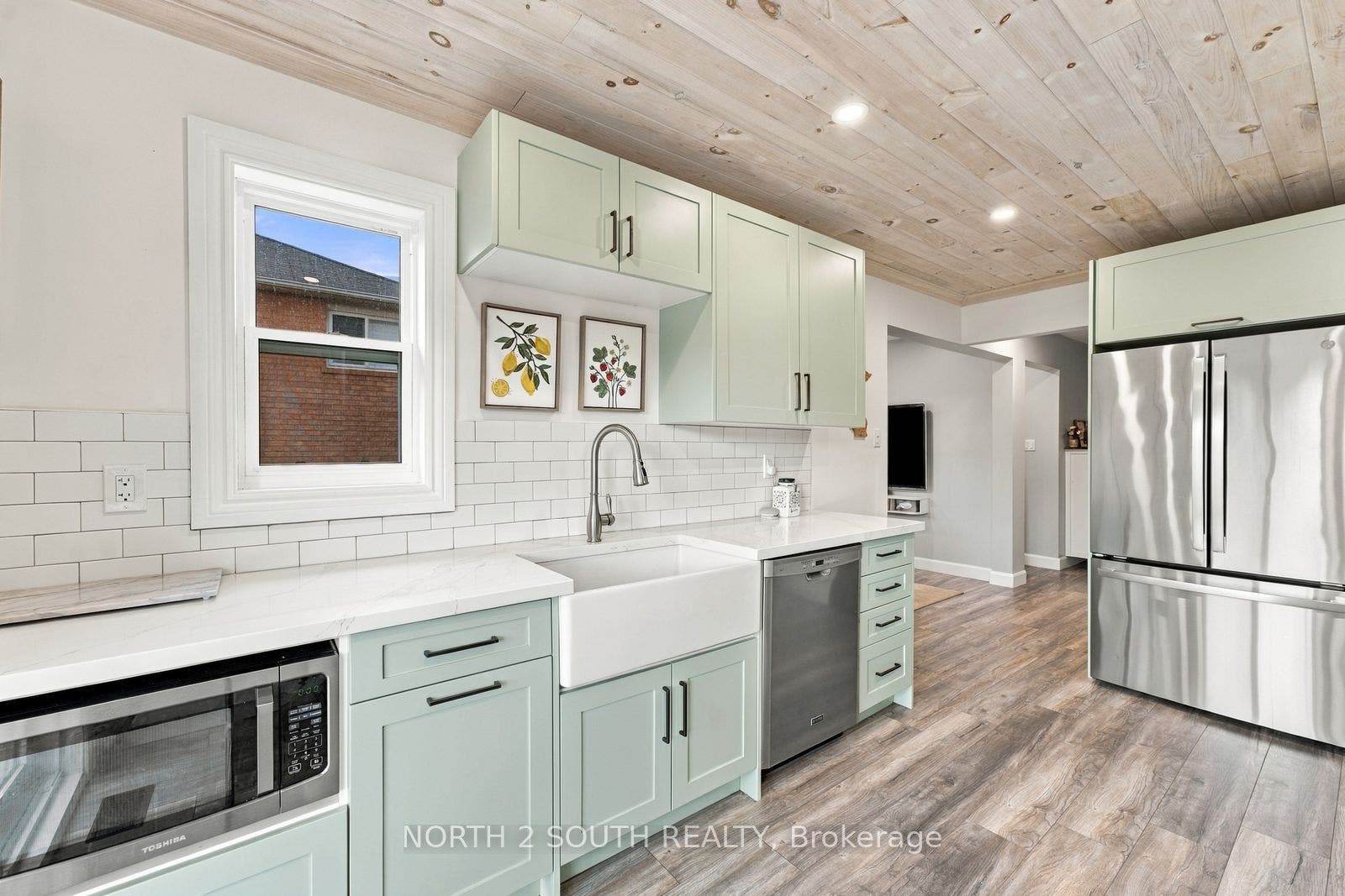 213 Melbourne Drive, Bradford West Gwillimbury, Simcoe ON L3Z 2Y8 213 Melbourne Drive, Bradford West Gwillimbury, Simcoe ON L3Z 2Y8