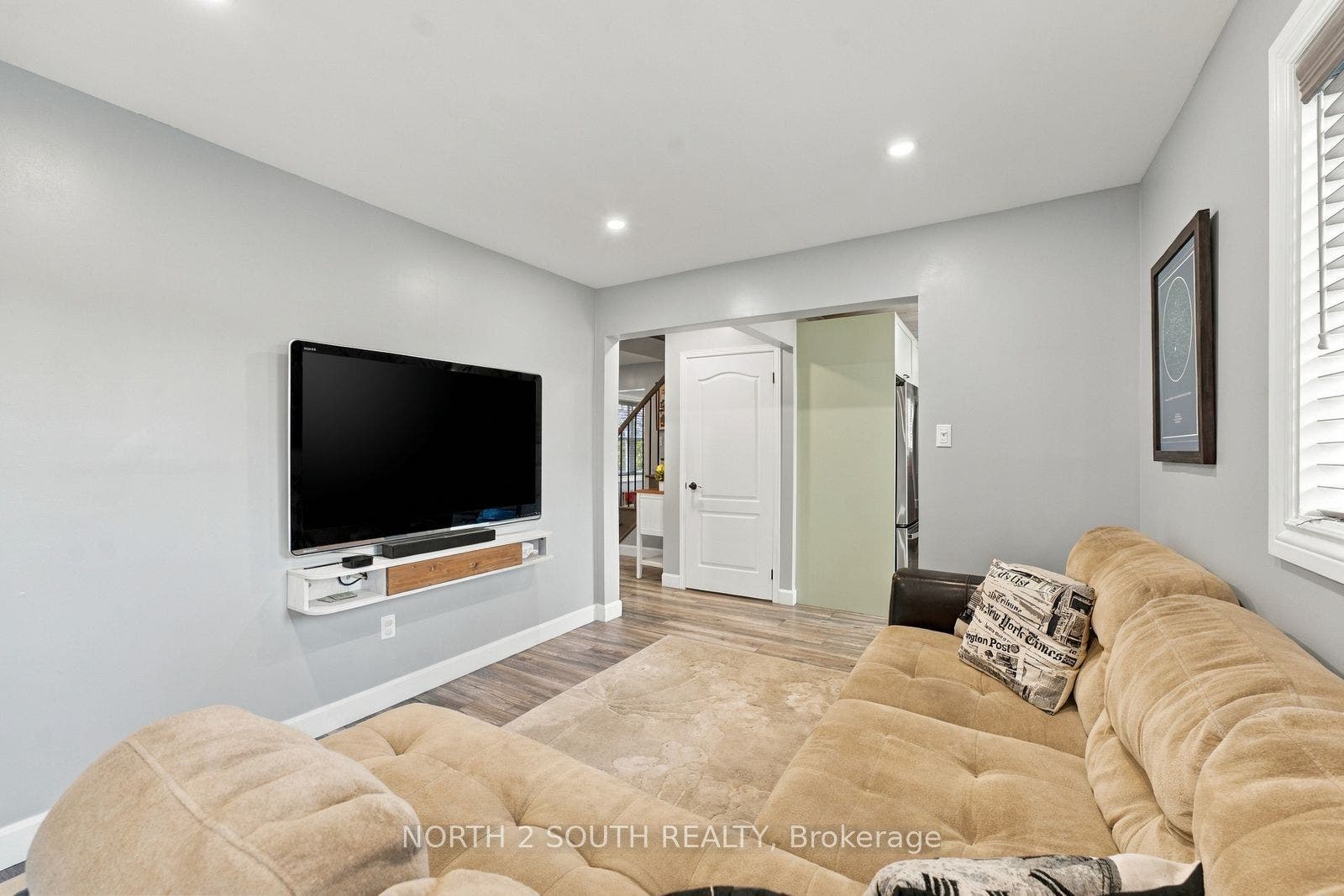 213 Melbourne Drive, Bradford West Gwillimbury, Simcoe ON L3Z 2Y8 213 Melbourne Drive, Bradford West Gwillimbury, Simcoe ON L3Z 2Y8