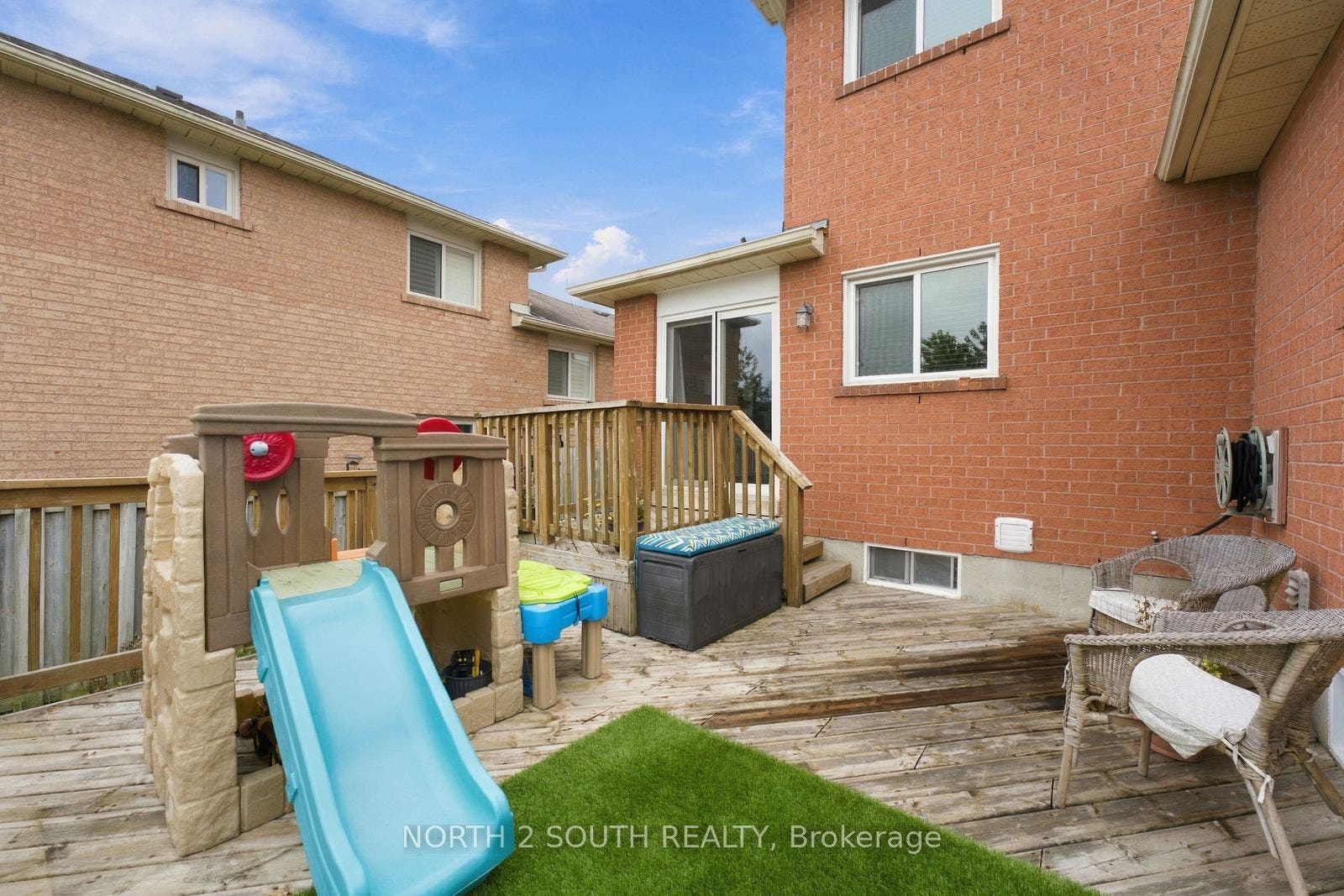213 Melbourne Drive, Bradford West Gwillimbury, Simcoe ON L3Z 2Y8 213 Melbourne Drive, Bradford West Gwillimbury, Simcoe ON L3Z 2Y8