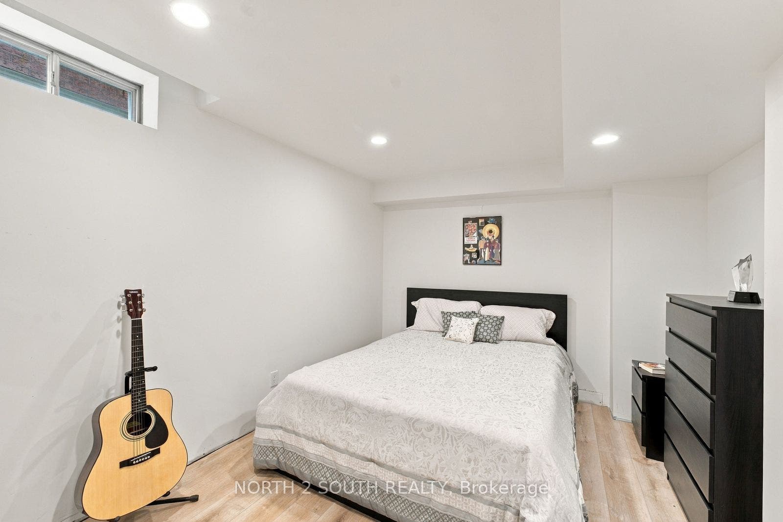 213 Melbourne Drive, Bradford West Gwillimbury, Simcoe ON L3Z 2Y8 213 Melbourne Drive, Bradford West Gwillimbury, Simcoe ON L3Z 2Y8