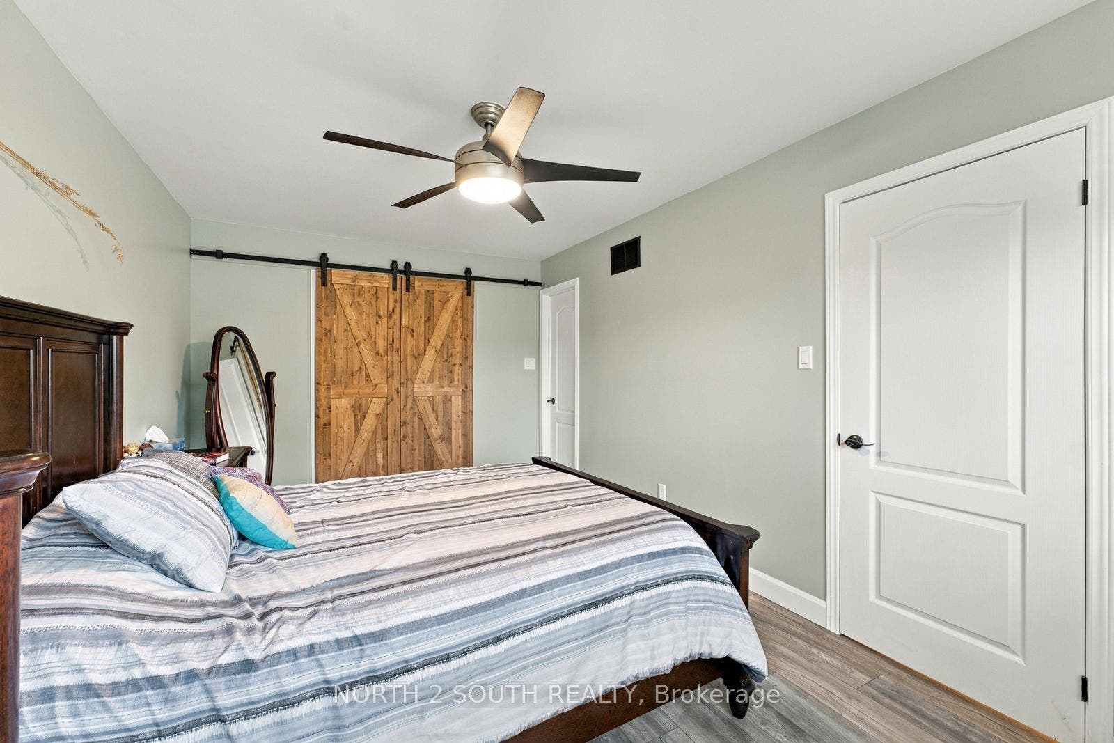 213 Melbourne Drive, Bradford West Gwillimbury, Simcoe ON L3Z 2Y8 213 Melbourne Drive, Bradford West Gwillimbury, Simcoe ON L3Z 2Y8
