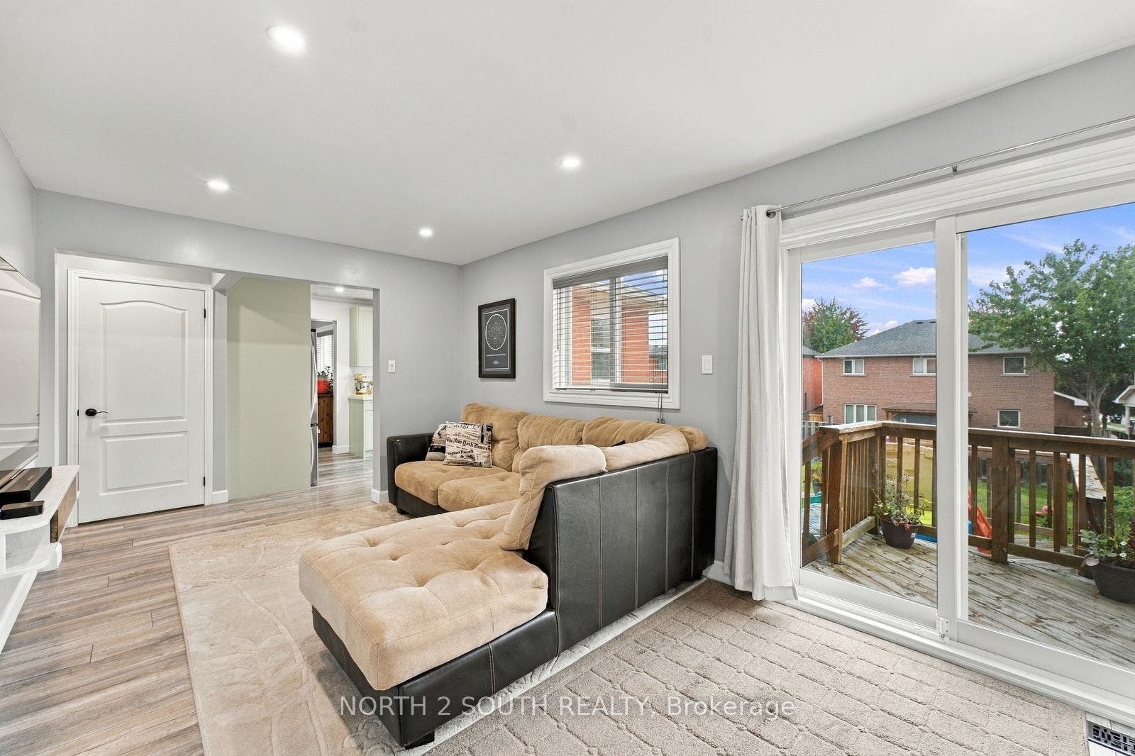 213 Melbourne Drive, Bradford West Gwillimbury, Simcoe ON L3Z 2Y8 213 Melbourne Drive, Bradford West Gwillimbury, Simcoe ON L3Z 2Y8