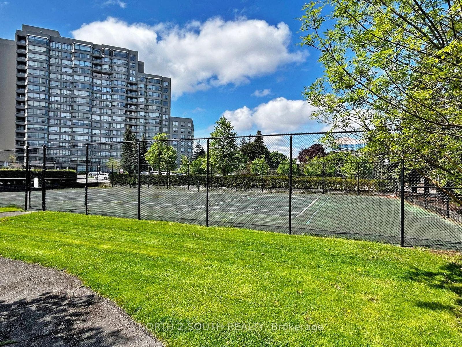 11 Townsgate Drive, #401, Vaughan, York ON L4J 8G4 11 Townsgate Drive, #401, Vaughan, York ON L4J 8G4