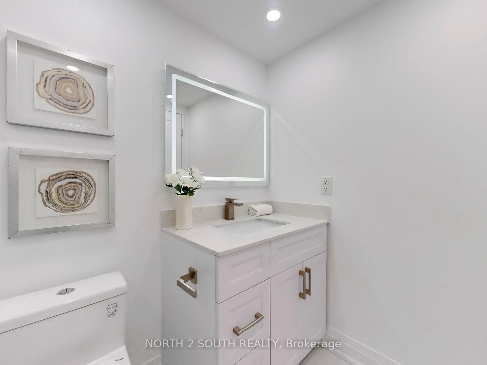 11 Townsgate Drive, #401, Vaughan, York ON L4J 8G4 11 Townsgate Drive, #401, Vaughan, York ON L4J 8G4