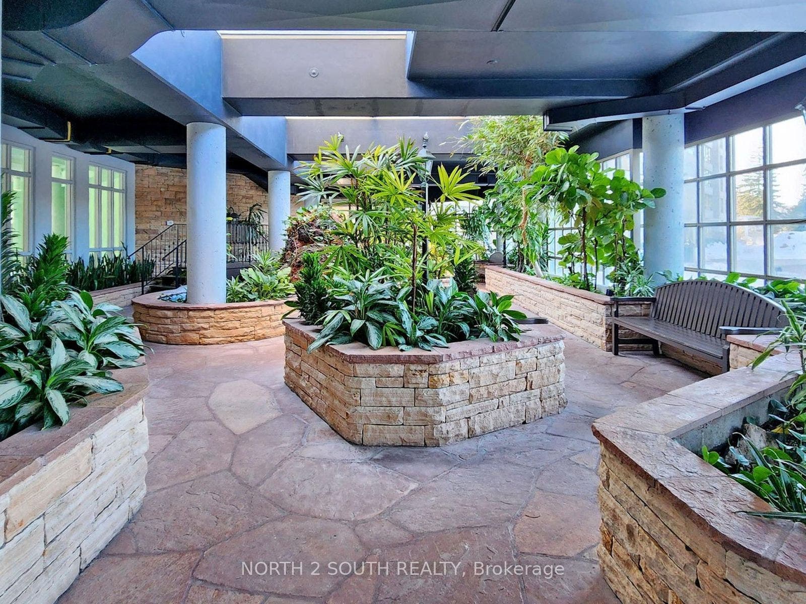 11 Townsgate Drive, #401, Vaughan, York ON L4J 8G4 11 Townsgate Drive, #401, Vaughan, York ON L4J 8G4