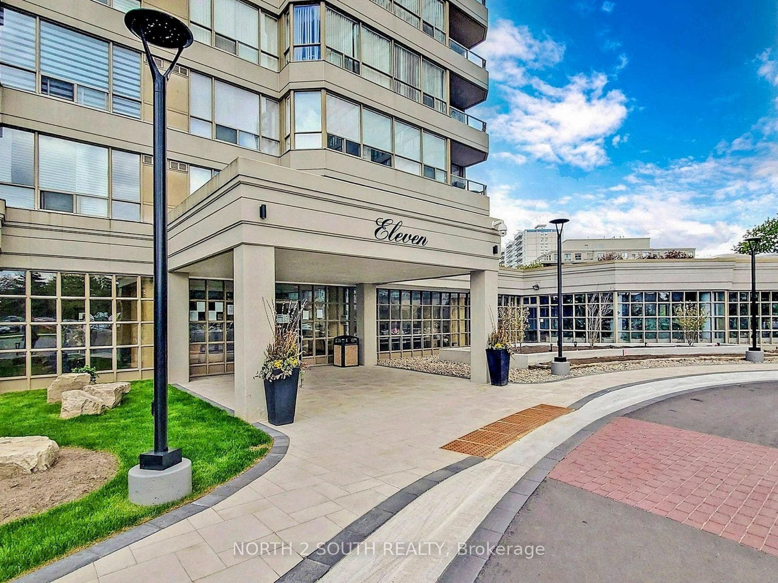 11 Townsgate Drive, #401, Vaughan, York ON L4J 8G4 11 Townsgate Drive, #401, Vaughan, York ON L4J 8G4