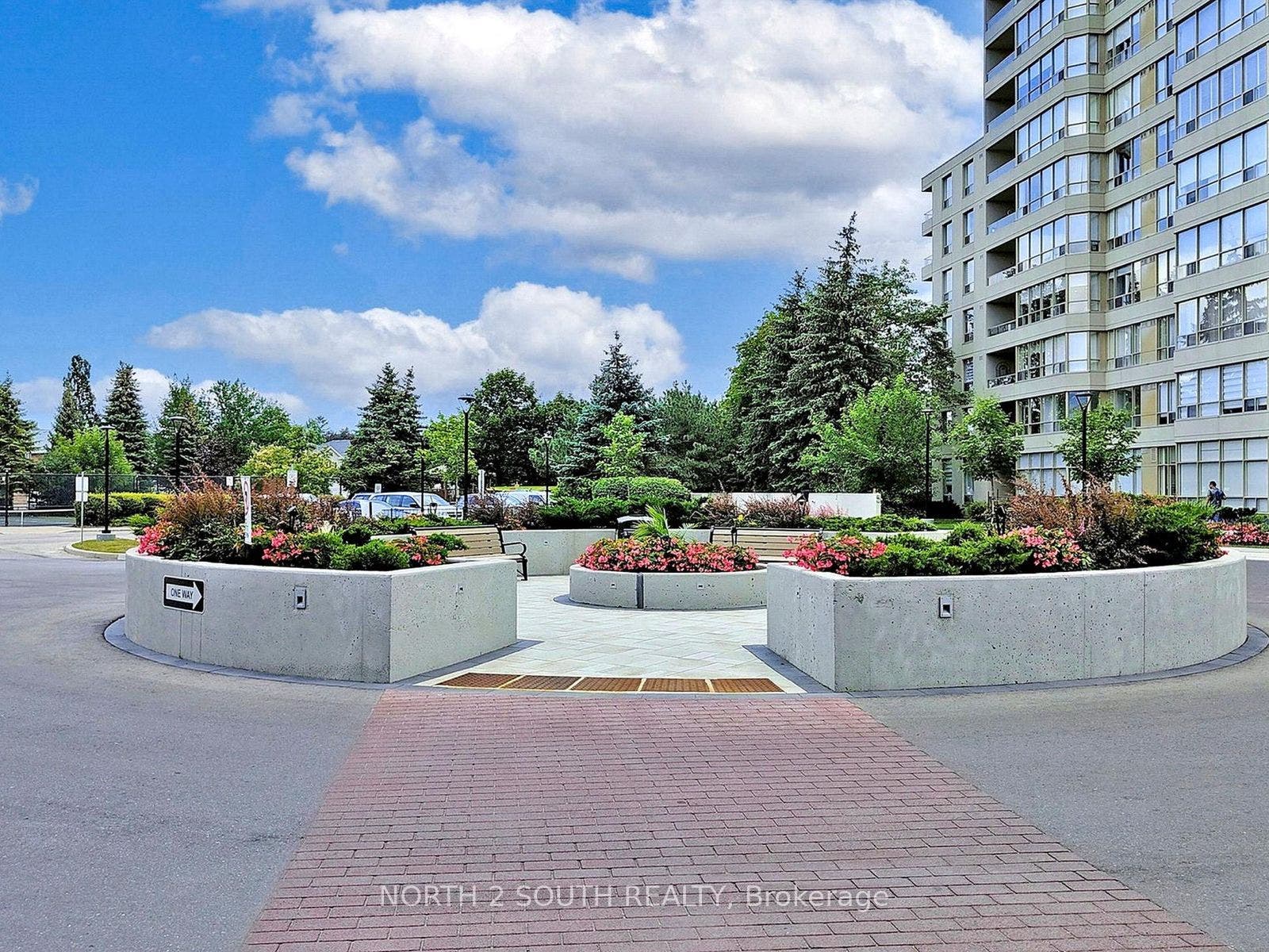 11 Townsgate Drive, #401, Vaughan, York ON L4J 8G4 11 Townsgate Drive, #401, Vaughan, York ON L4J 8G4