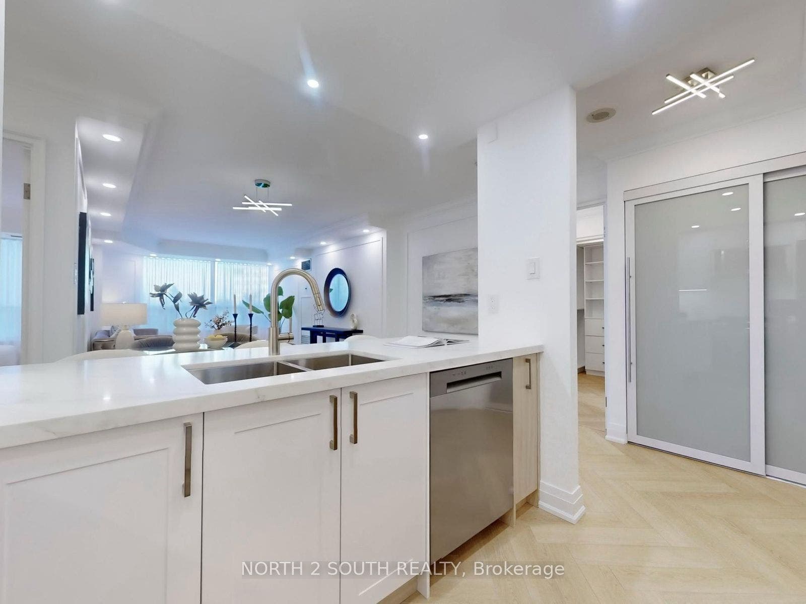 11 Townsgate Drive, #401, Vaughan, York ON L4J 8G4 11 Townsgate Drive, #401, Vaughan, York ON L4J 8G4