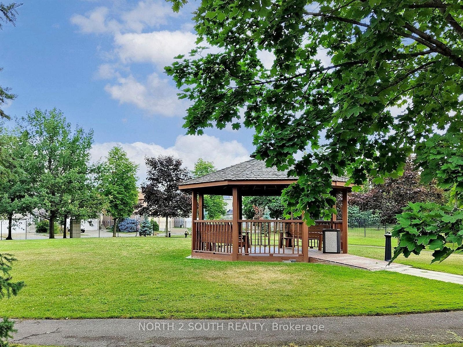 11 Townsgate Drive, #401, Vaughan, York ON L4J 8G4 11 Townsgate Drive, #401, Vaughan, York ON L4J 8G4