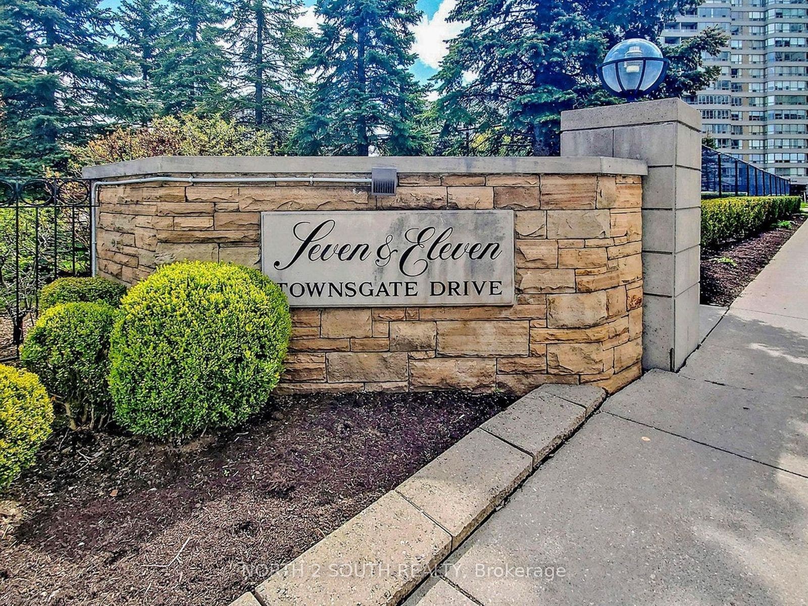 11 Townsgate Drive, #401, Vaughan, York ON L4J 8G4 11 Townsgate Drive, #401, Vaughan, York ON L4J 8G4