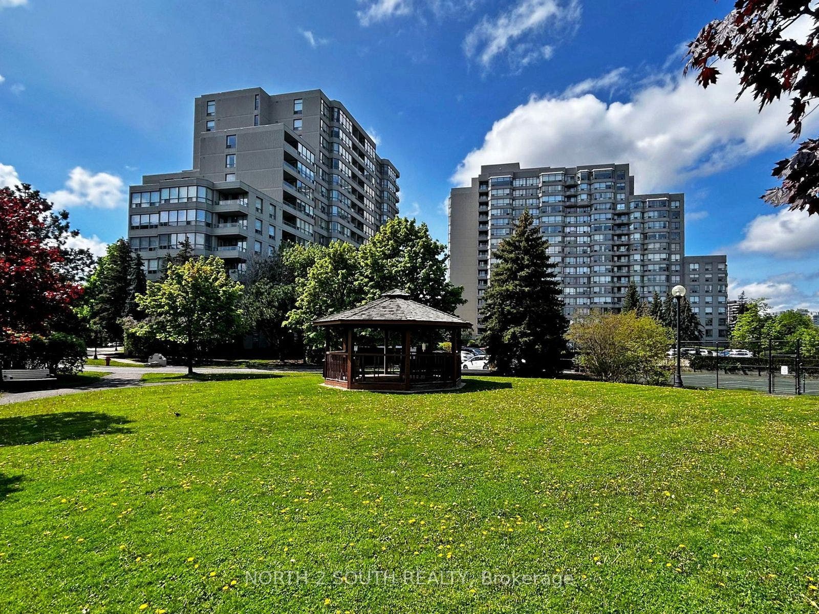 11 Townsgate Drive, #401, Vaughan, York ON L4J 8G4 11 Townsgate Drive, #401, Vaughan, York ON L4J 8G4