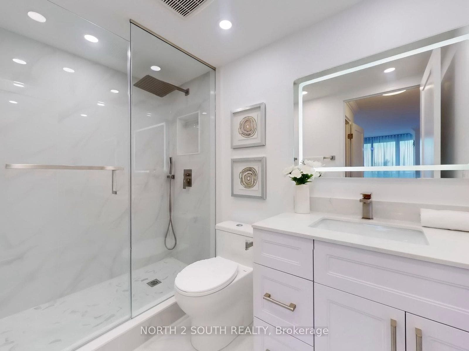 11 Townsgate Drive, #401, Vaughan, York ON L4J 8G4 11 Townsgate Drive, #401, Vaughan, York ON L4J 8G4