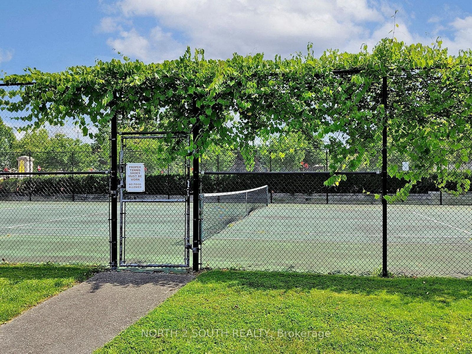 11 Townsgate Drive, #401, Vaughan, York ON L4J 8G4 11 Townsgate Drive, #401, Vaughan, York ON L4J 8G4