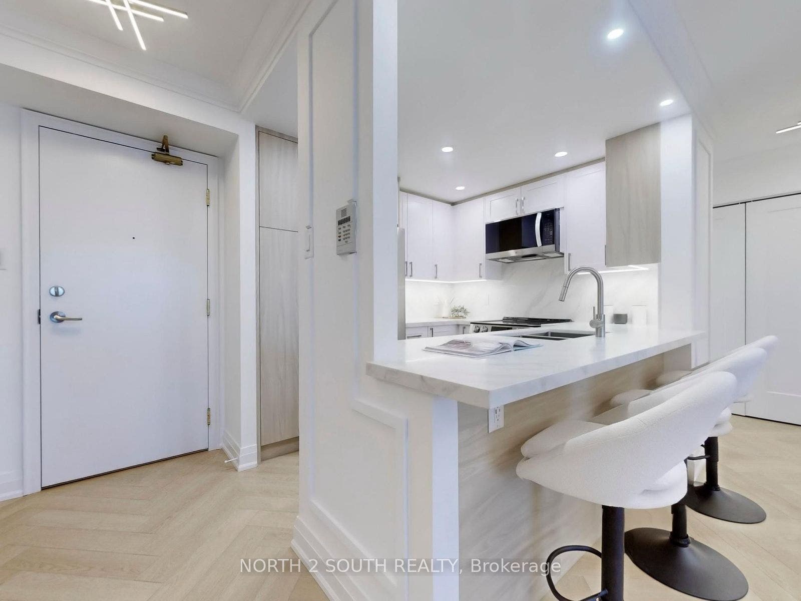 11 Townsgate Drive, #401, Vaughan, York ON L4J 8G4 11 Townsgate Drive, #401, Vaughan, York ON L4J 8G4