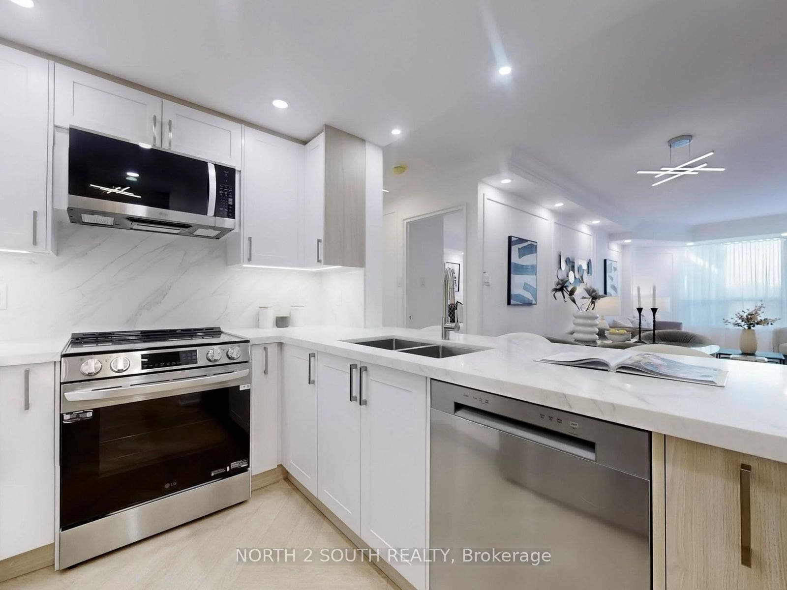 11 Townsgate Drive, #401, Vaughan, York ON L4J 8G4 11 Townsgate Drive, #401, Vaughan, York ON L4J 8G4