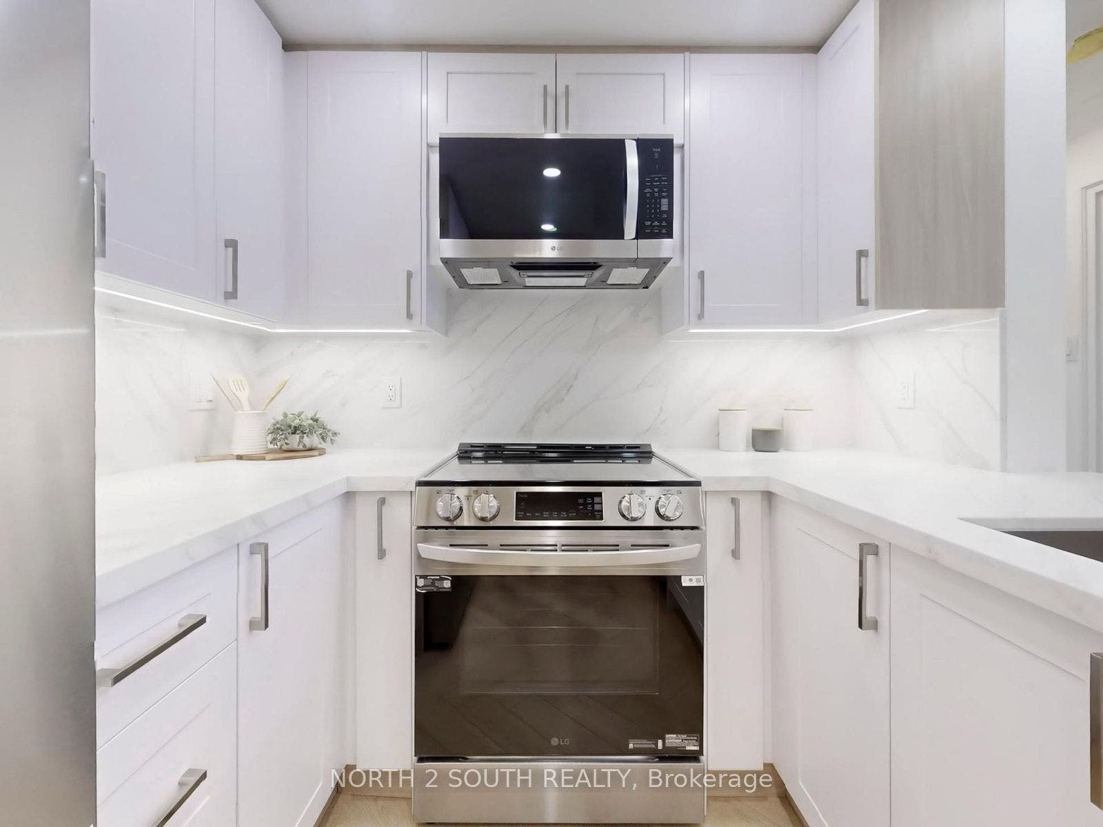 11 Townsgate Drive, #401, Vaughan, York ON L4J 8G4 11 Townsgate Drive, #401, Vaughan, York ON L4J 8G4