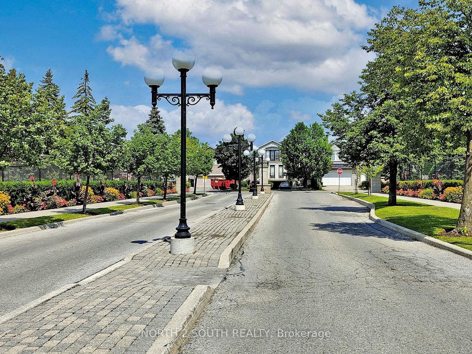 11 Townsgate Drive, #401, Vaughan, York ON L4J 8G4 11 Townsgate Drive, #401, Vaughan, York ON L4J 8G4