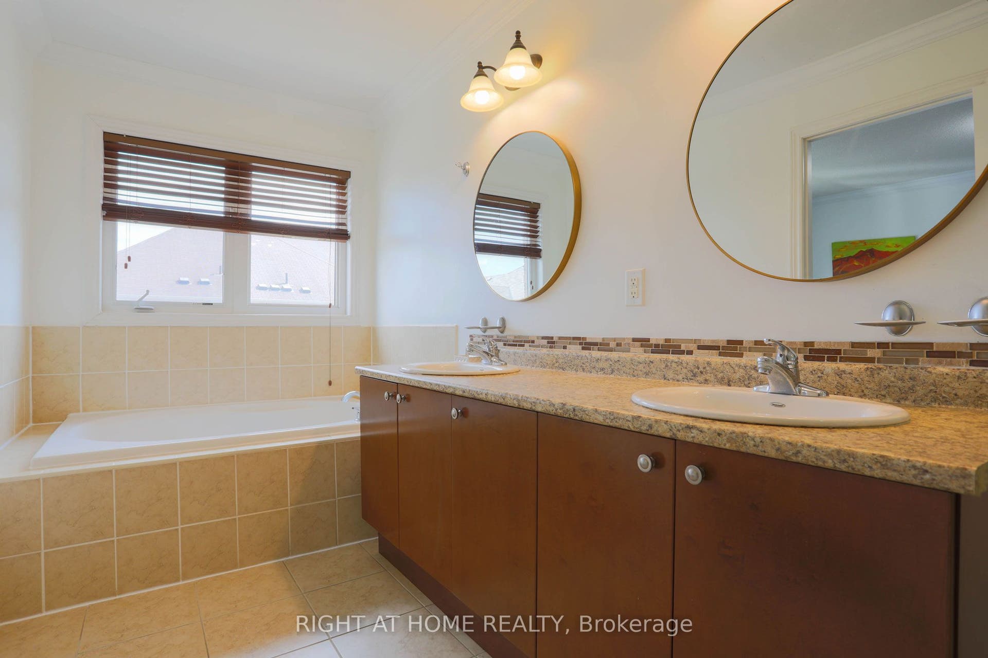 11 Littleriver Court, Vaughan, York ON L6A 0K4