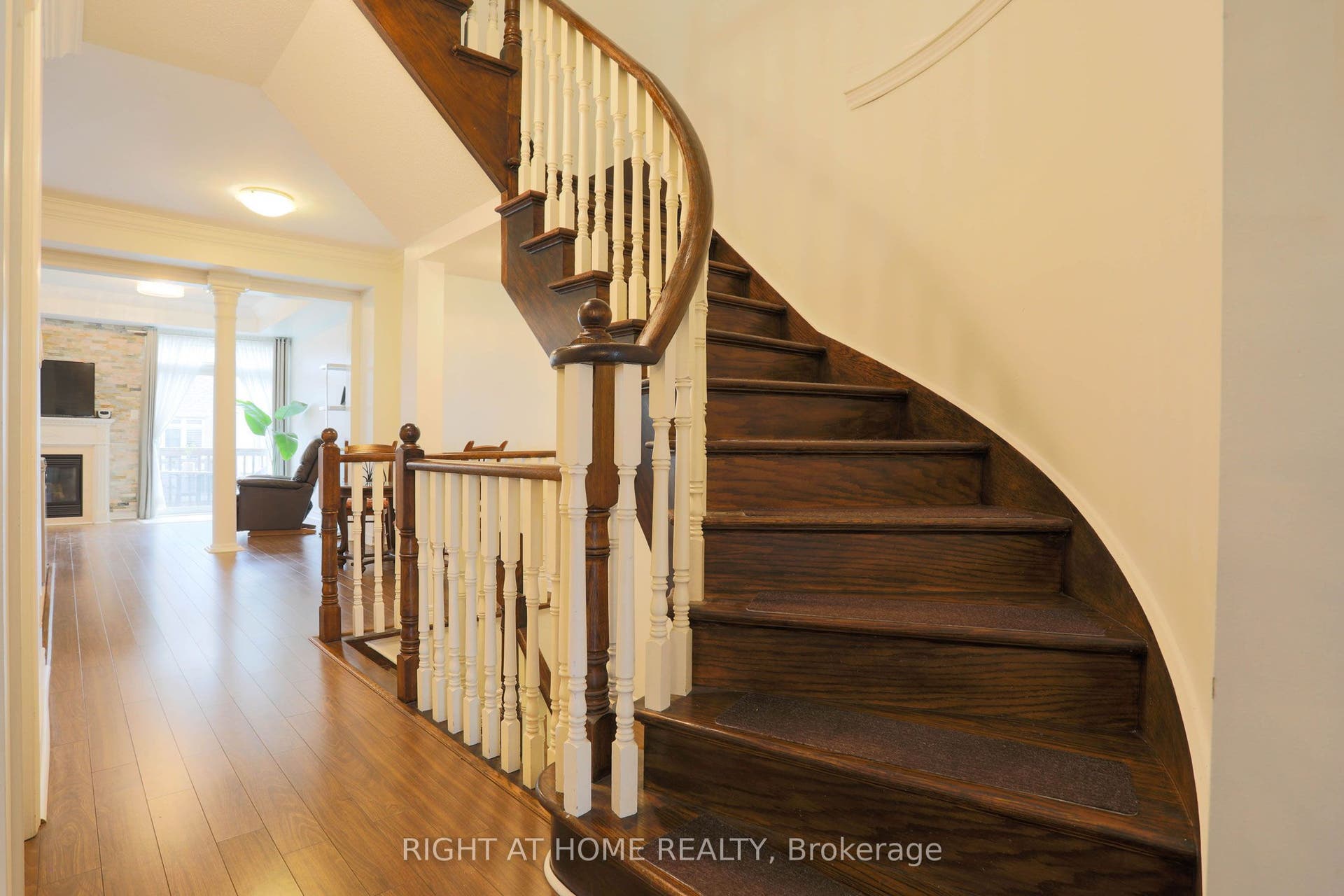 11 Littleriver Court, Vaughan, York ON L6A 0K4