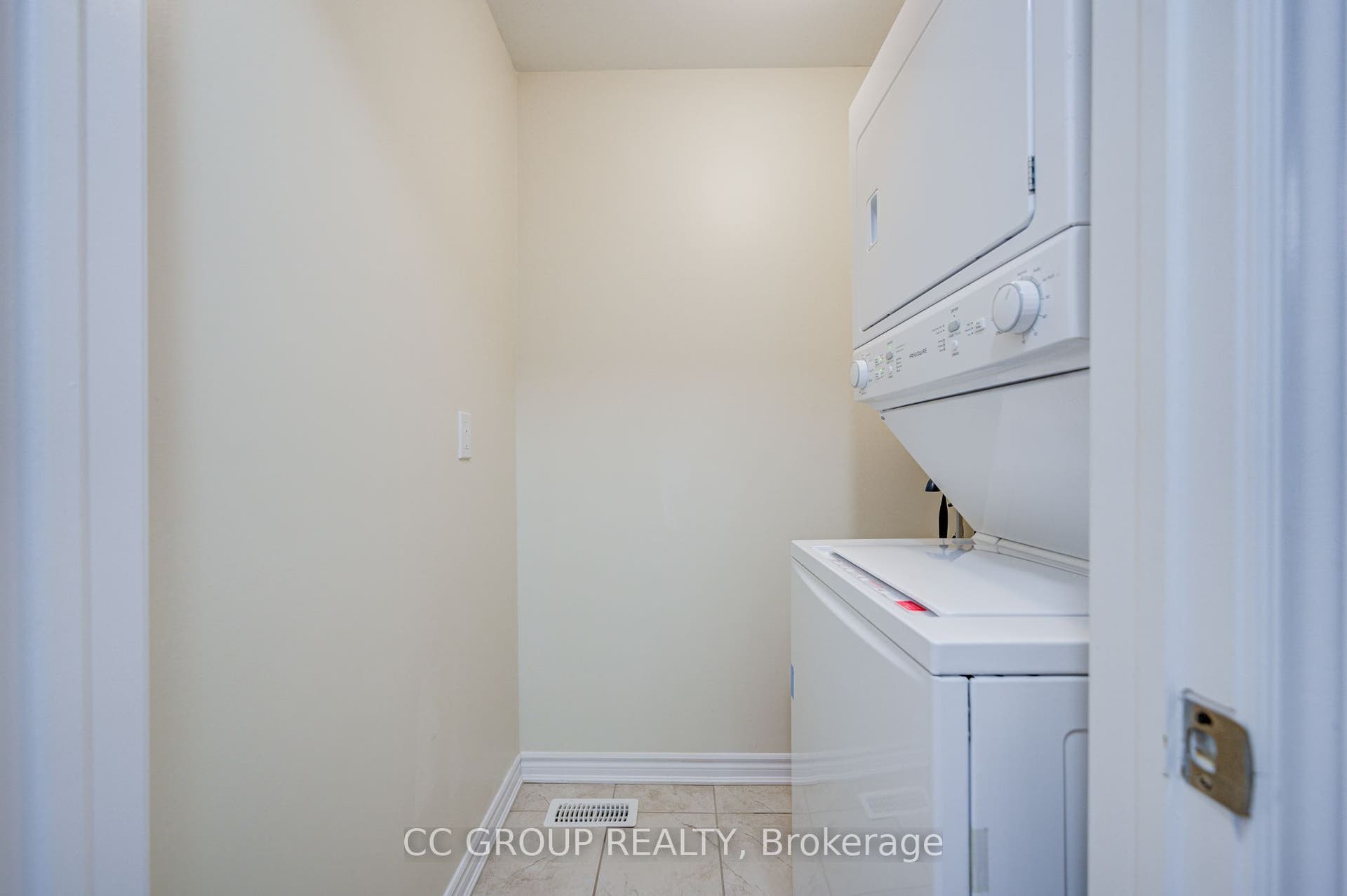 138 Farooq Boulevard S, Vaughan, York ON L4H 4S1