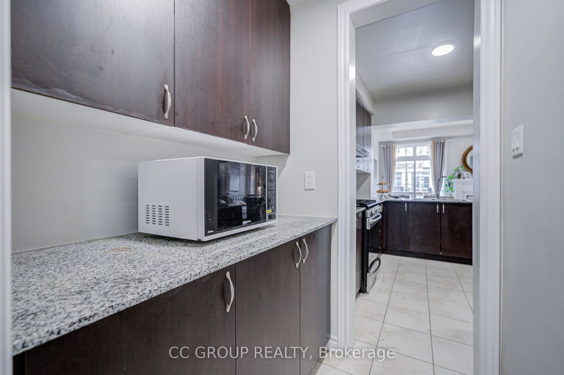 138 Farooq Boulevard S, Vaughan, York ON L4H 4S1