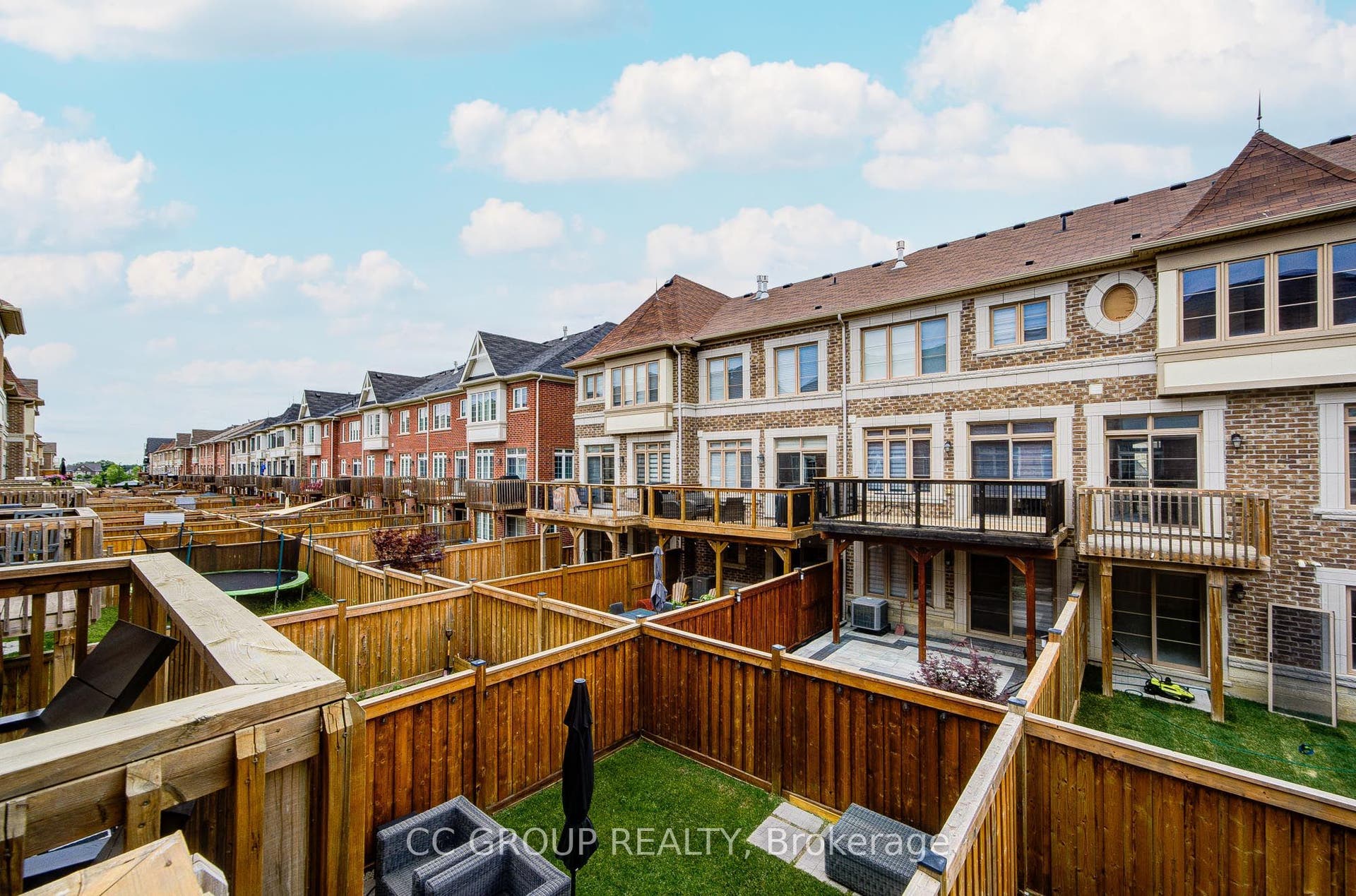 138 Farooq Boulevard S, Vaughan, York ON L4H 4S1