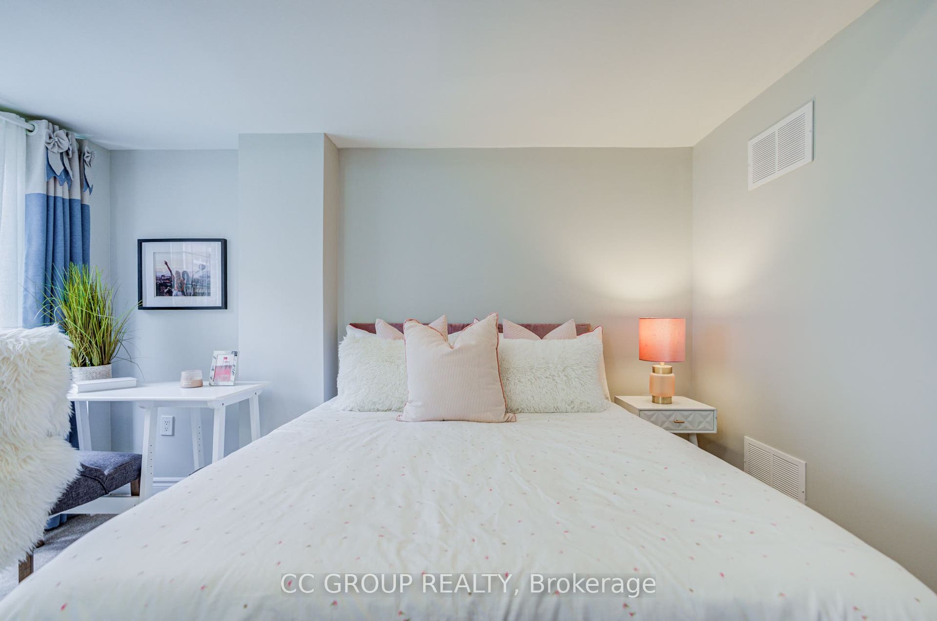 138 Farooq Boulevard S, Vaughan, York ON L4H 4S1