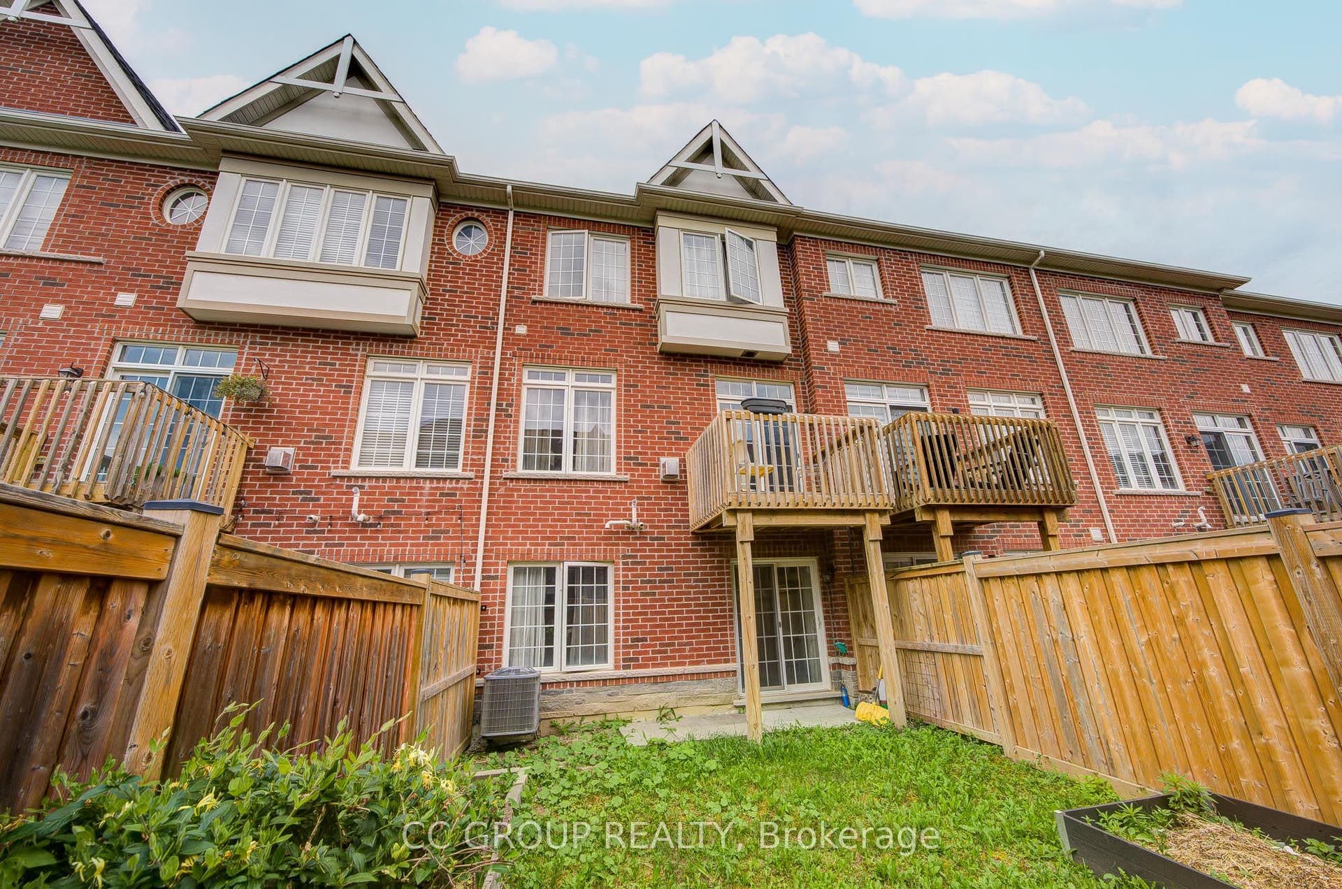 138 Farooq Boulevard S, Vaughan, York ON L4H 4S1