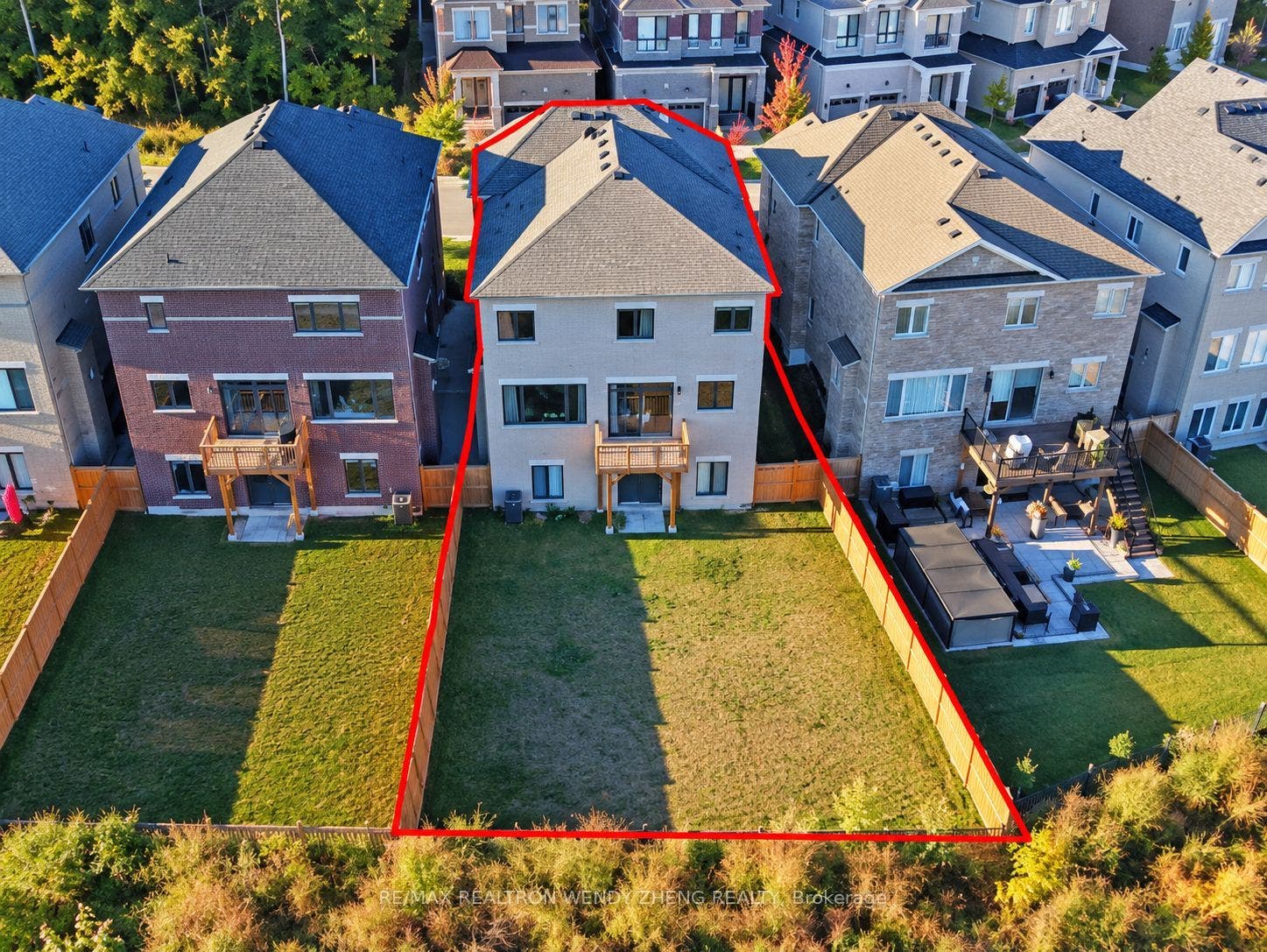 192 Sunset Vista Court, Aurora, York ON L4G 3Y1