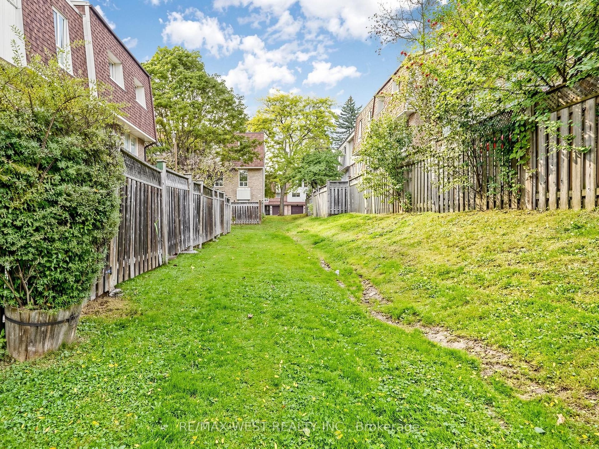 121 Poplar Crescent, #44, Aurora, York ON L4G 3M4