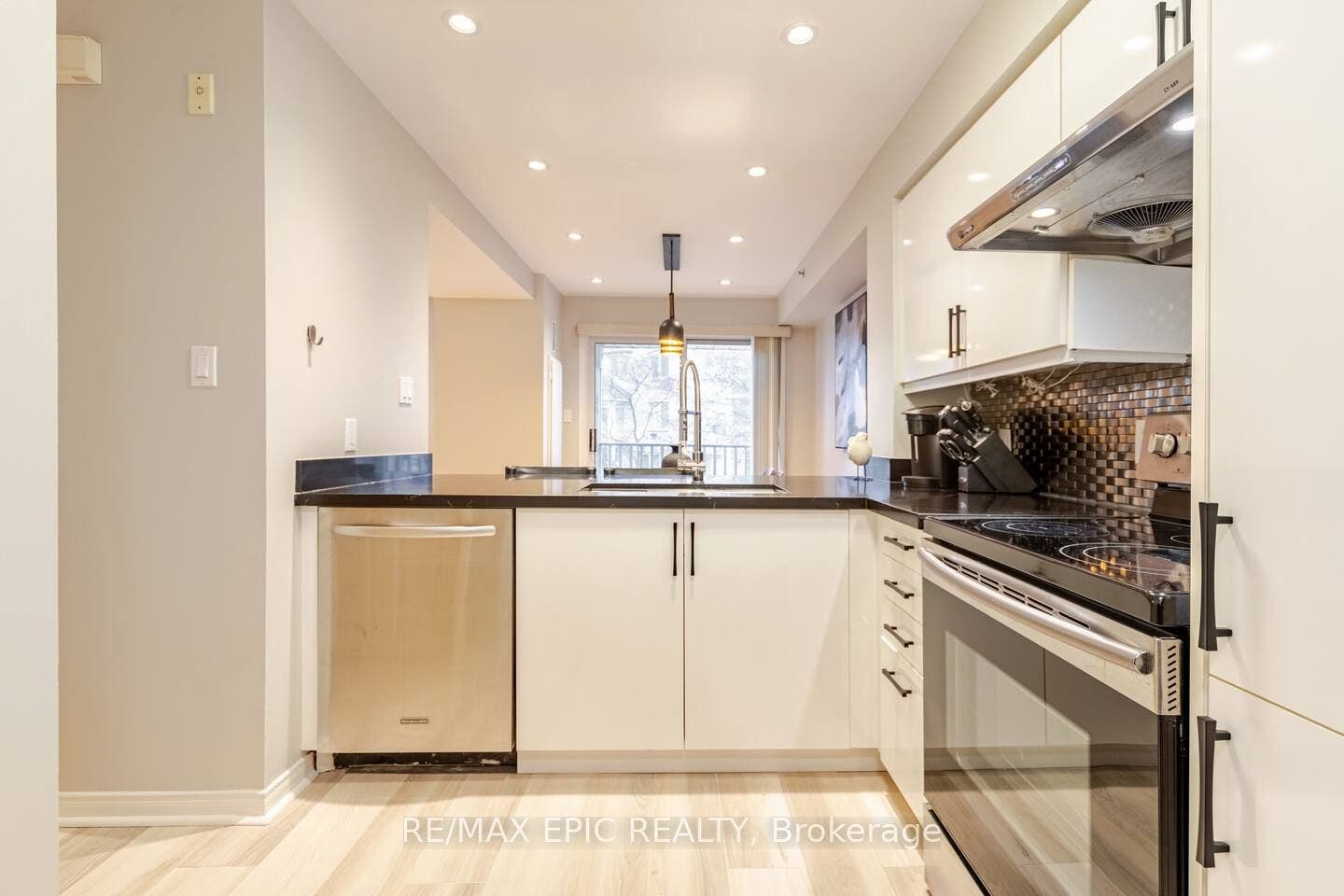 75 Weldrick Road E, #732, Richmond Hill, York ON L4C 0H9