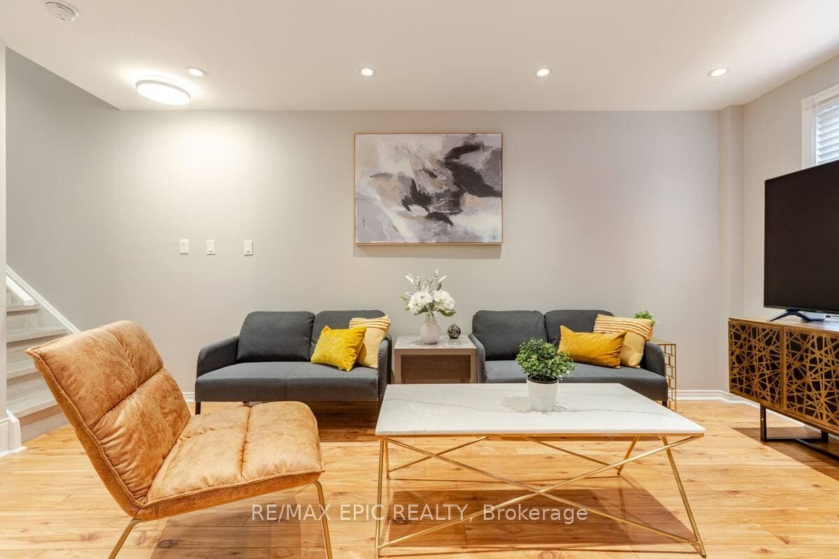 75 Weldrick Road E, #732, Richmond Hill, York ON L4C 0H9