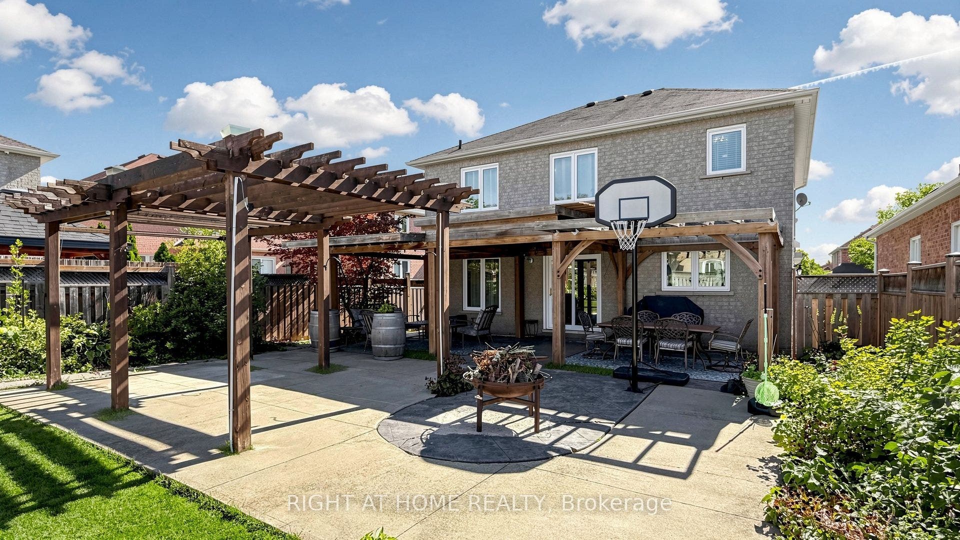 44 Robertson Close, Vaughan, Vaughan, York ON L6A 2H1