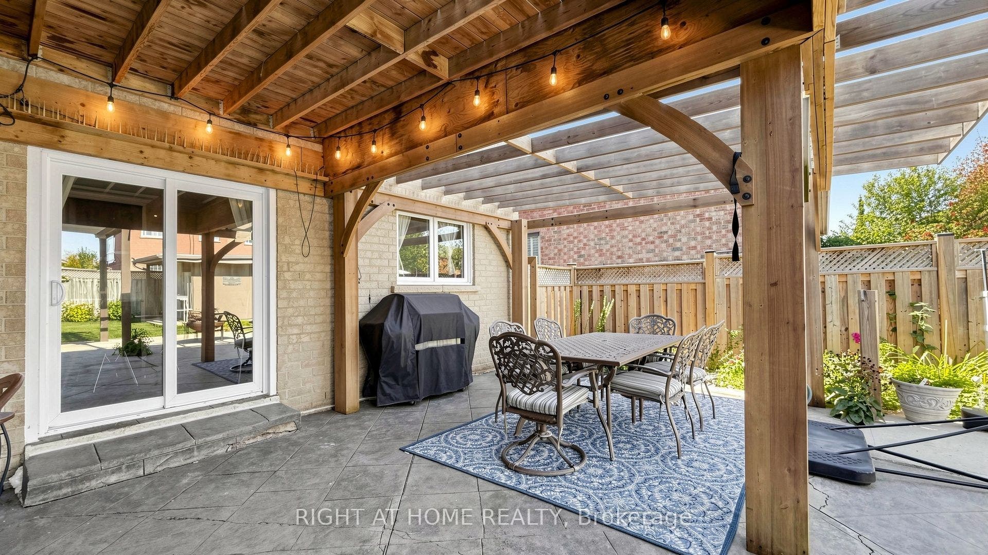 44 Robertson Close, Vaughan, Vaughan, York ON L6A 2H1