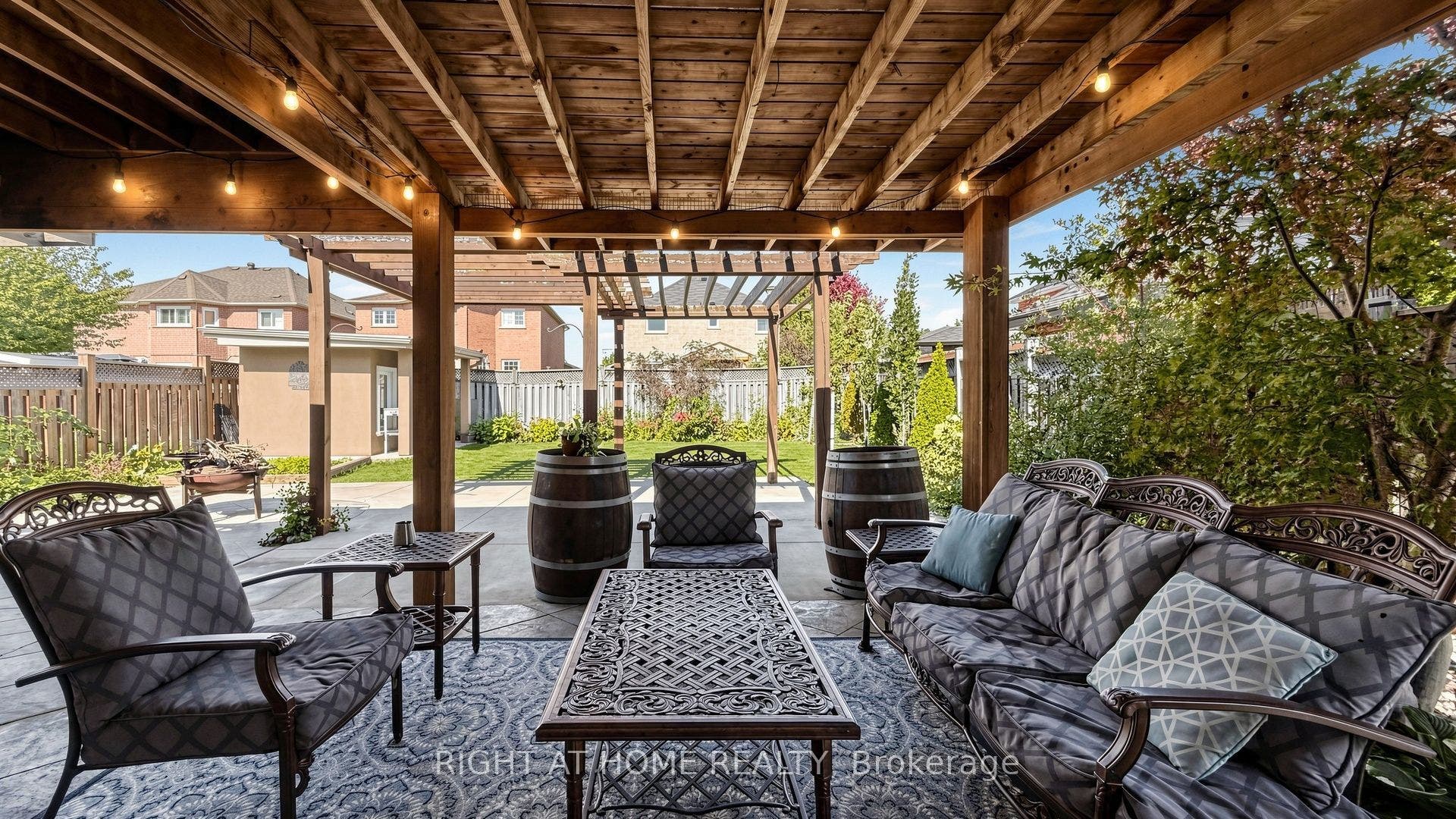 44 Robertson Close, Vaughan, Vaughan, York ON L6A 2H1
