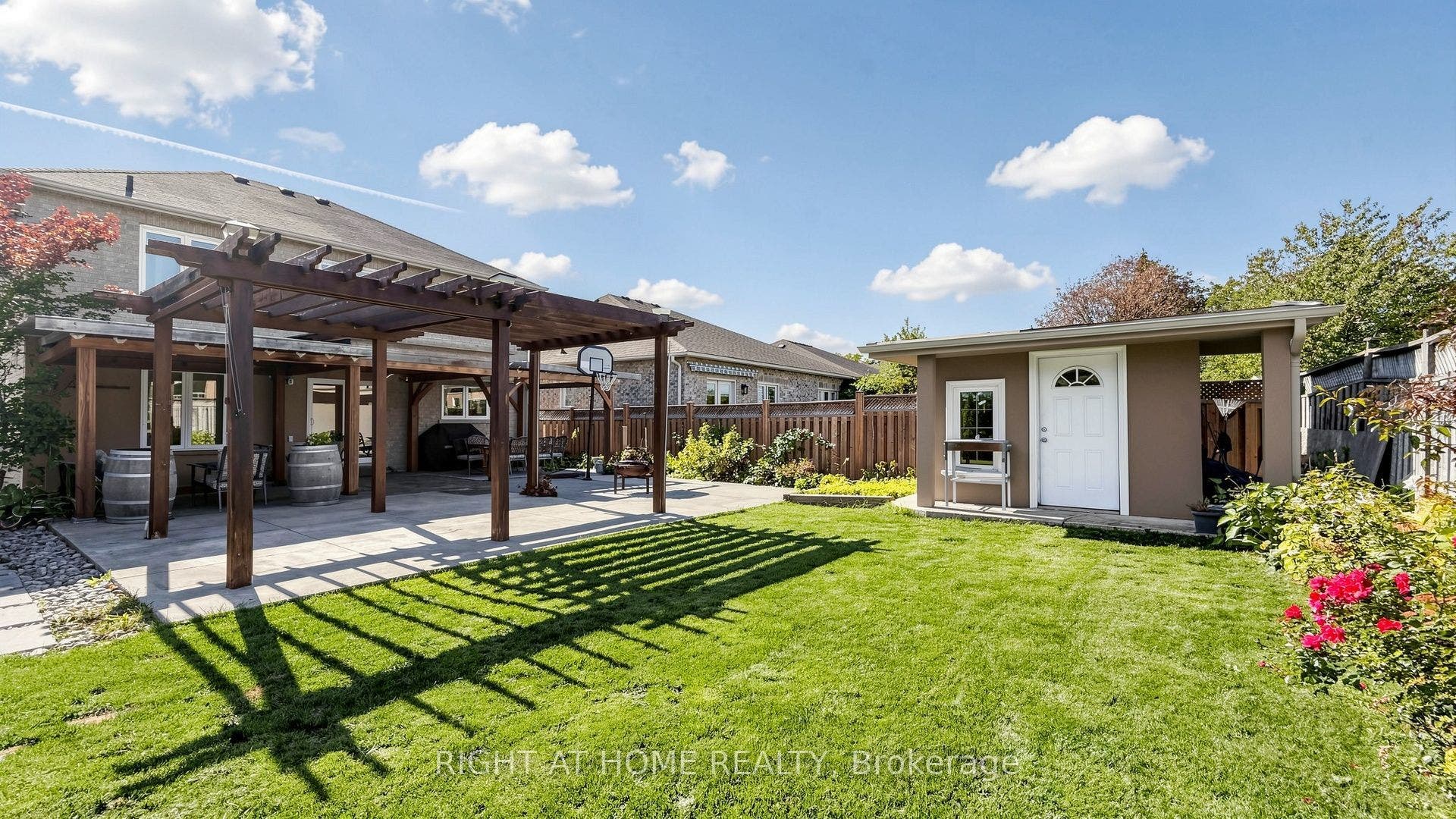 44 Robertson Close, Vaughan, Vaughan, York ON L6A 2H1