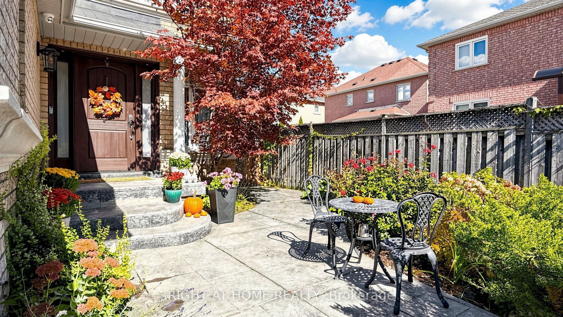 44 Robertson Close, Vaughan, Vaughan, York ON L6A 2H1