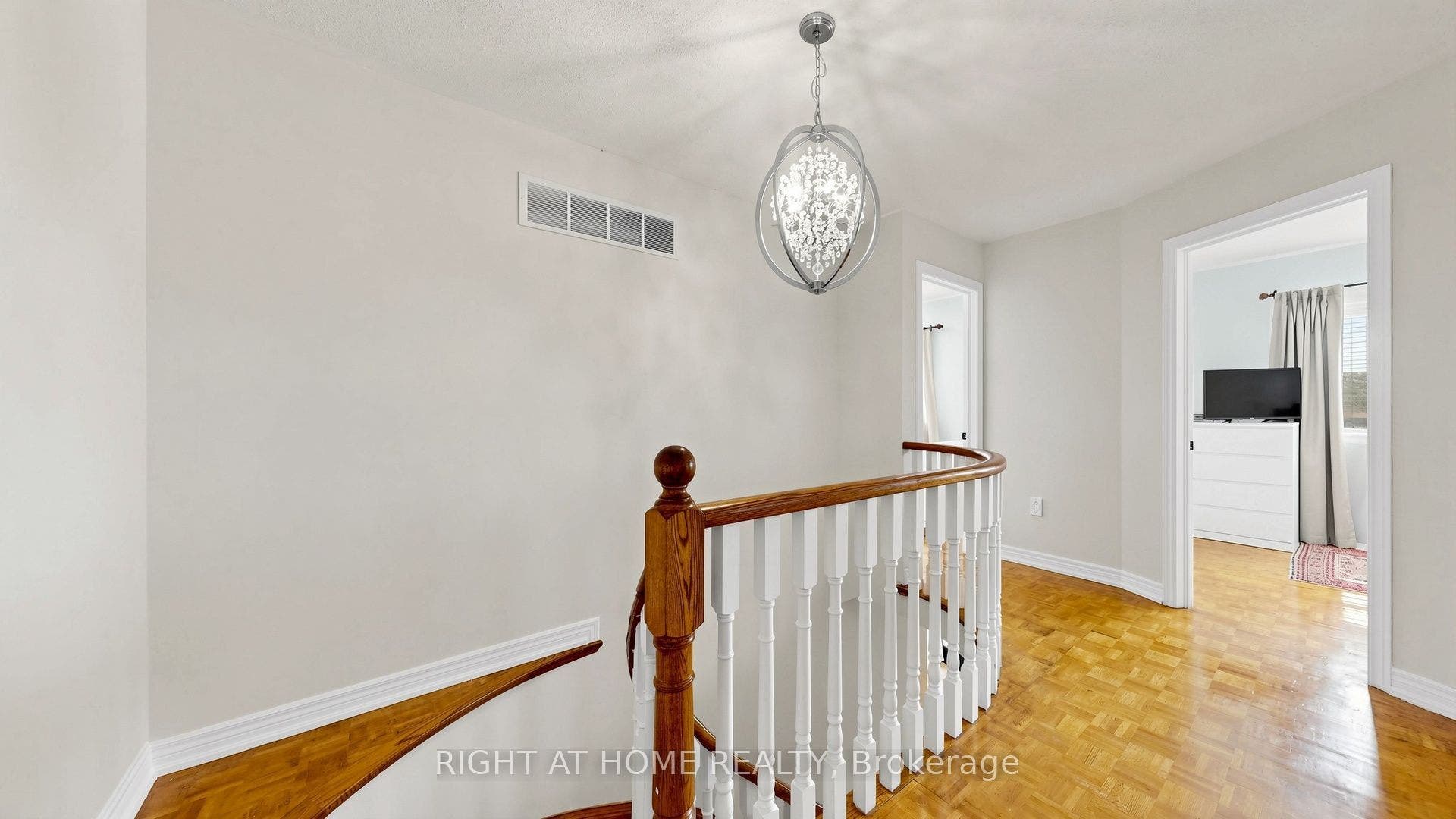44 Robertson Close, Vaughan, Vaughan, York ON L6A 2H1