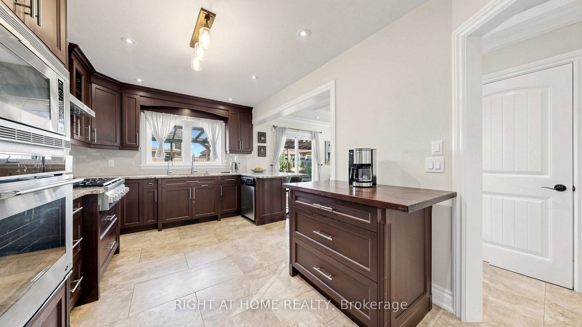 44 Robertson Close, Vaughan, Vaughan, York ON L6A 2H1