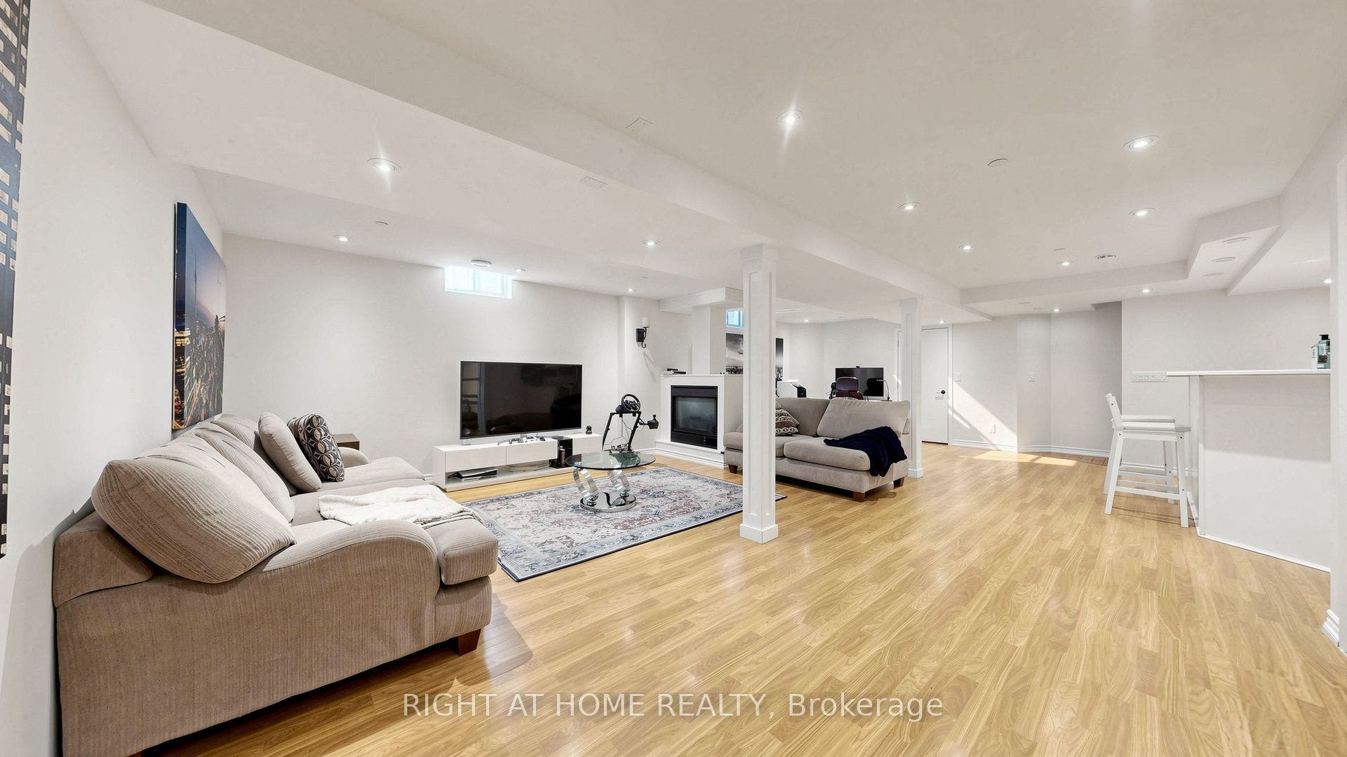 44 Robertson Close, Vaughan, Vaughan, York ON L6A 2H1