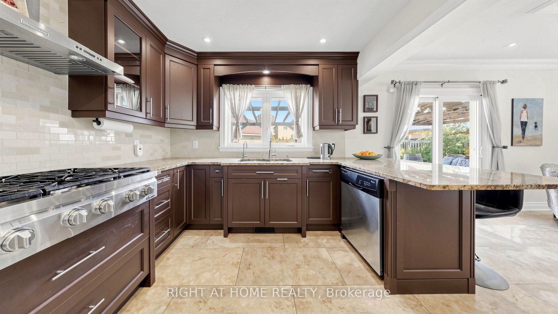 44 Robertson Close, Vaughan, Vaughan, York ON L6A 2H1