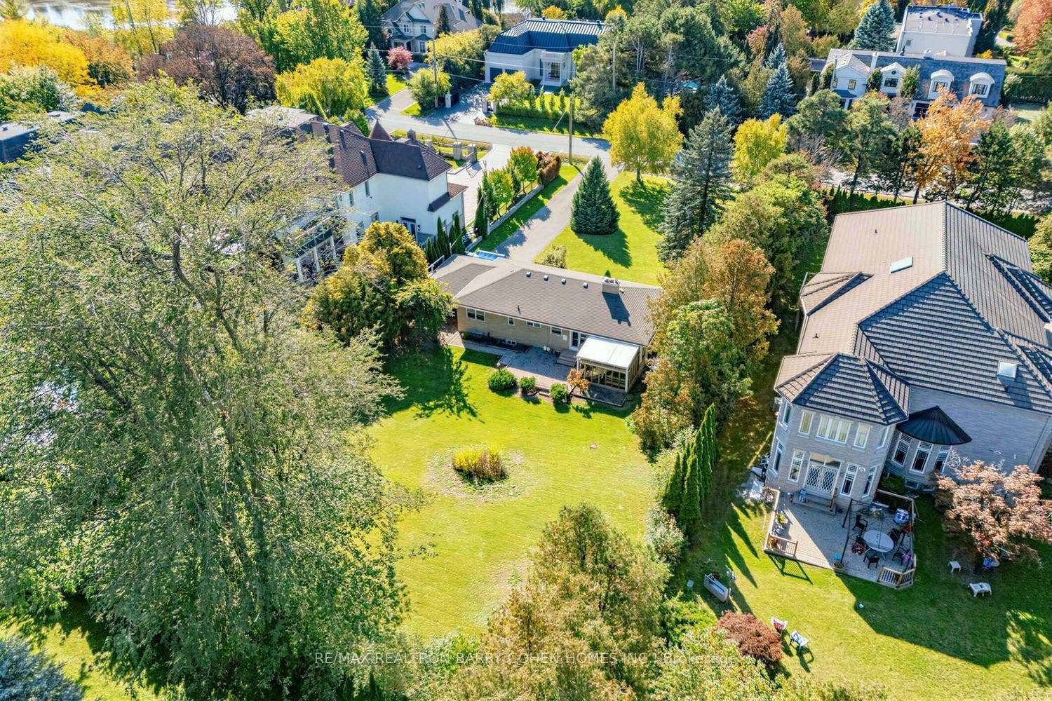 19 Oakbank Road, Vaughan, York ON L4J 2B8
