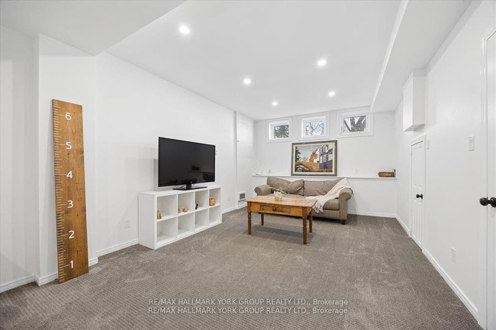 195 King Street, East Gwillimbury, York ON L0G 1M0
