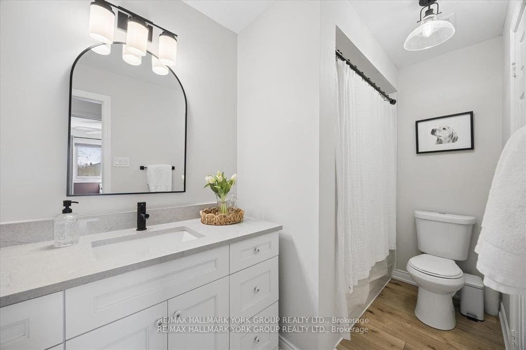 195 King Street, East Gwillimbury, York ON L0G 1M0