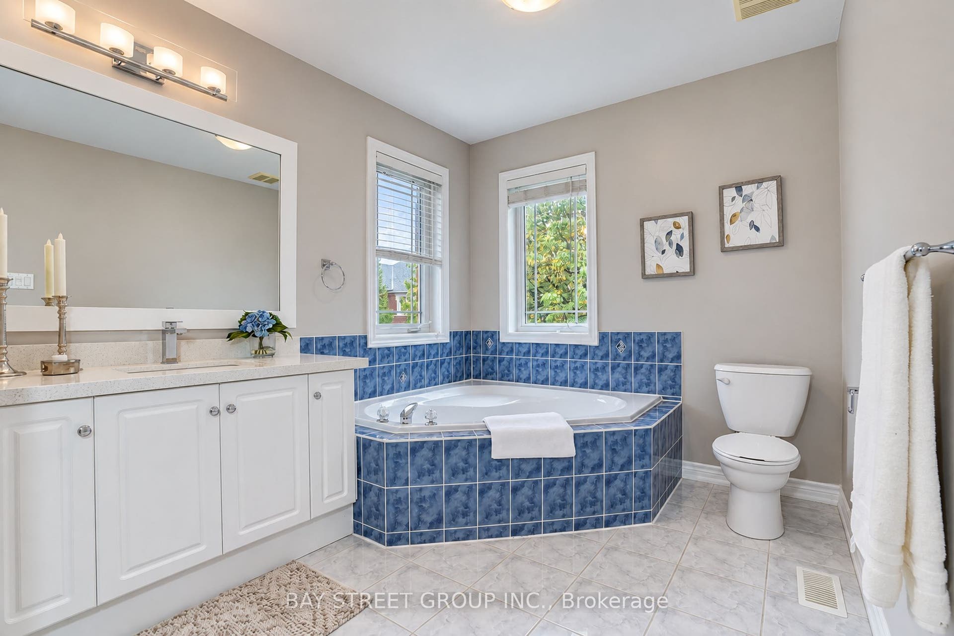 207 Farmstead Road, Richmond Hill, Richmond Hill, York ON L4S 2J6
