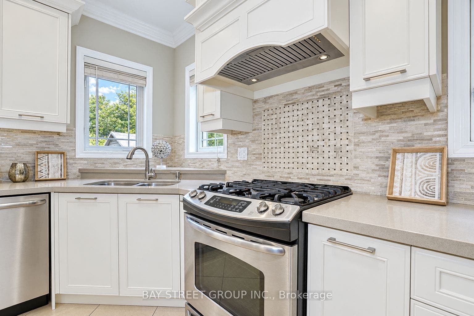207 Farmstead Road, Richmond Hill, Richmond Hill, York ON L4S 2J6
