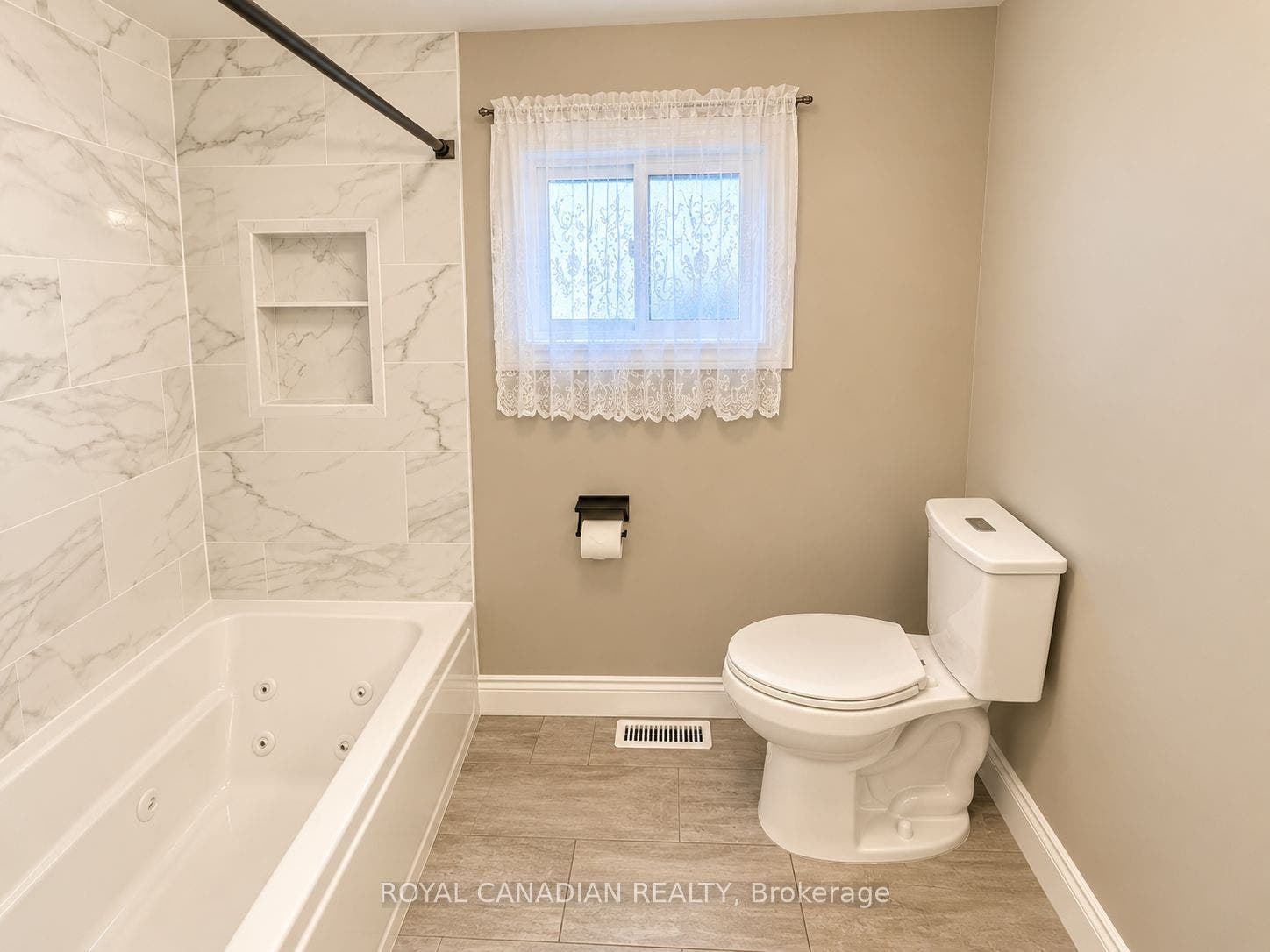 36 Maplegrove Avenue, Bradford West Gwillimbury, Simcoe ON L3Z 1S1