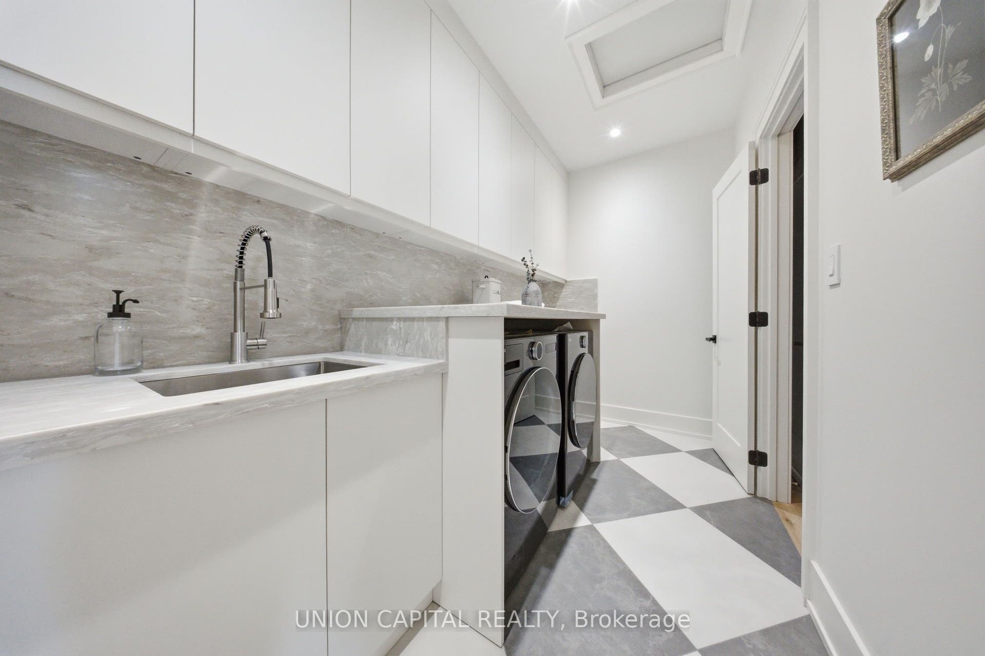 106 Hawthorn Avenue, Whitchurch-Stouffville, York ON L4A 4S9