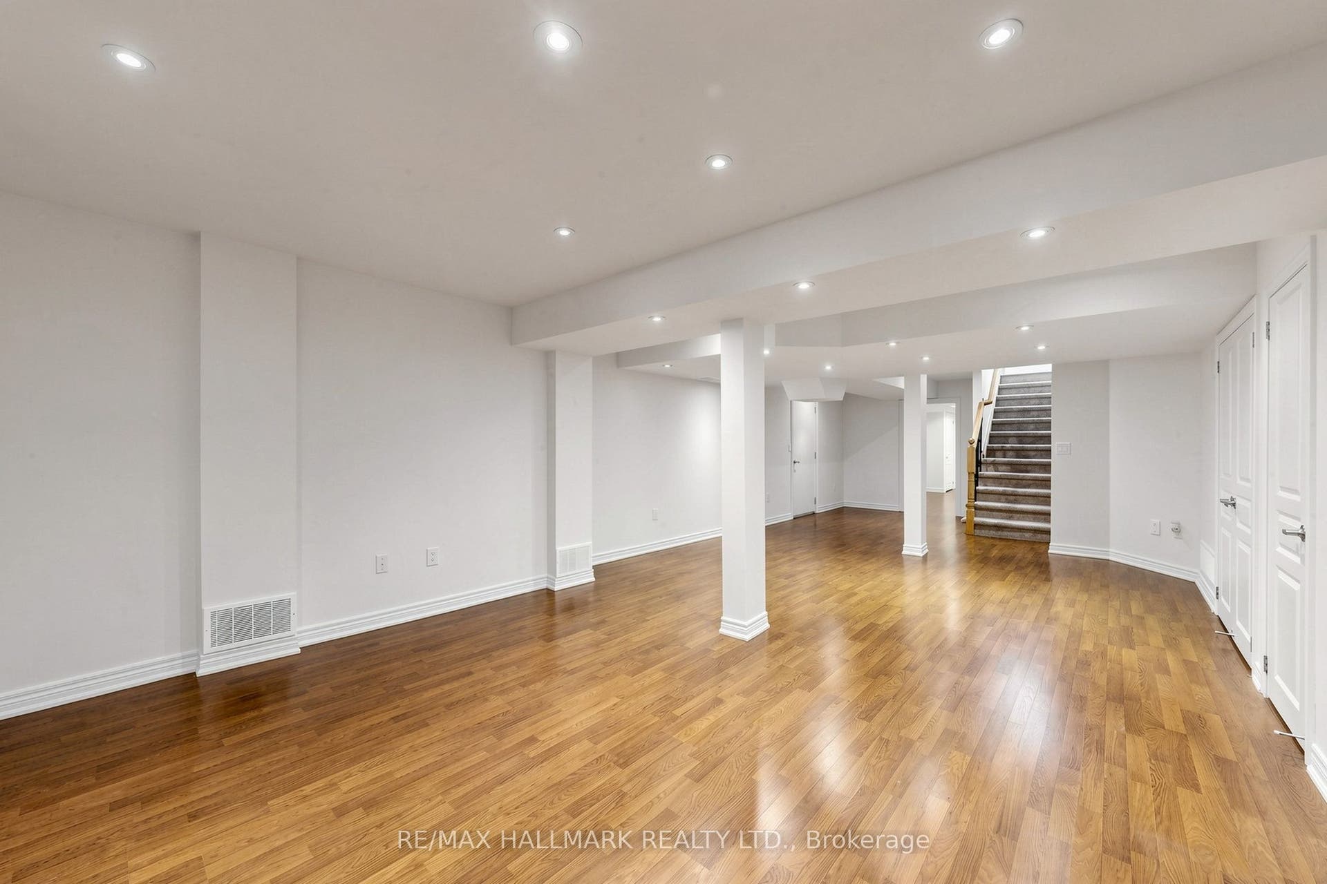 1 Bassview Court, Richmond Hill, York ON L4E 0M3
