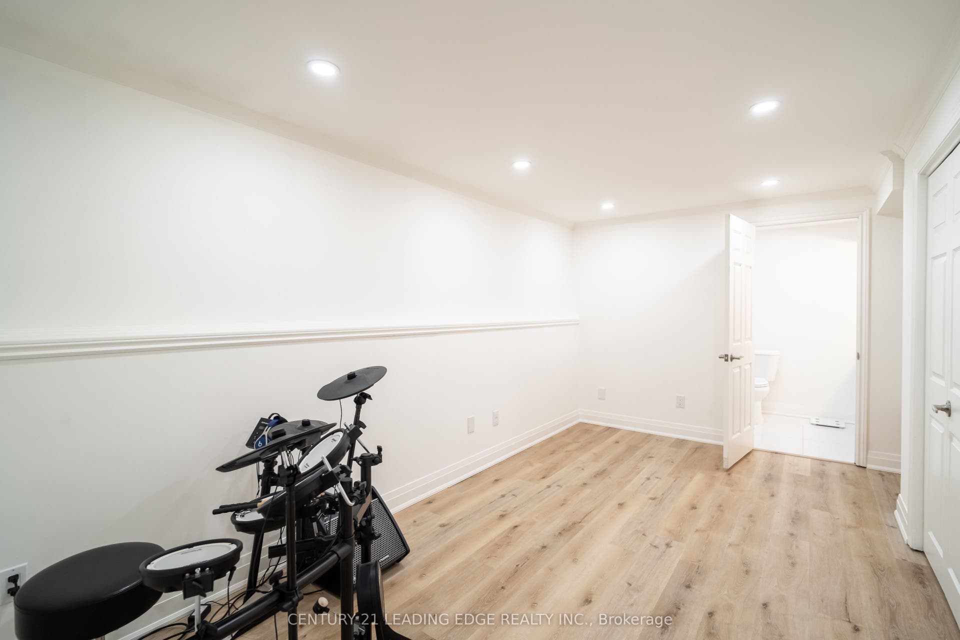 53 McClenny Drive, Aurora, York ON L4G 5P5
